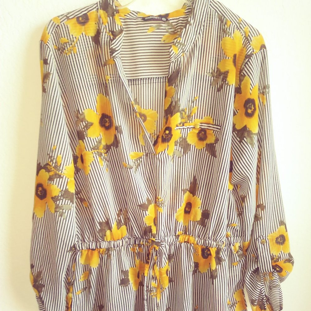 Striped Black/White yellow flowers